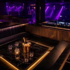 RESERVA ZONA VIP 6 PERSONAS JUNTO DJ + 1 BOTELLA